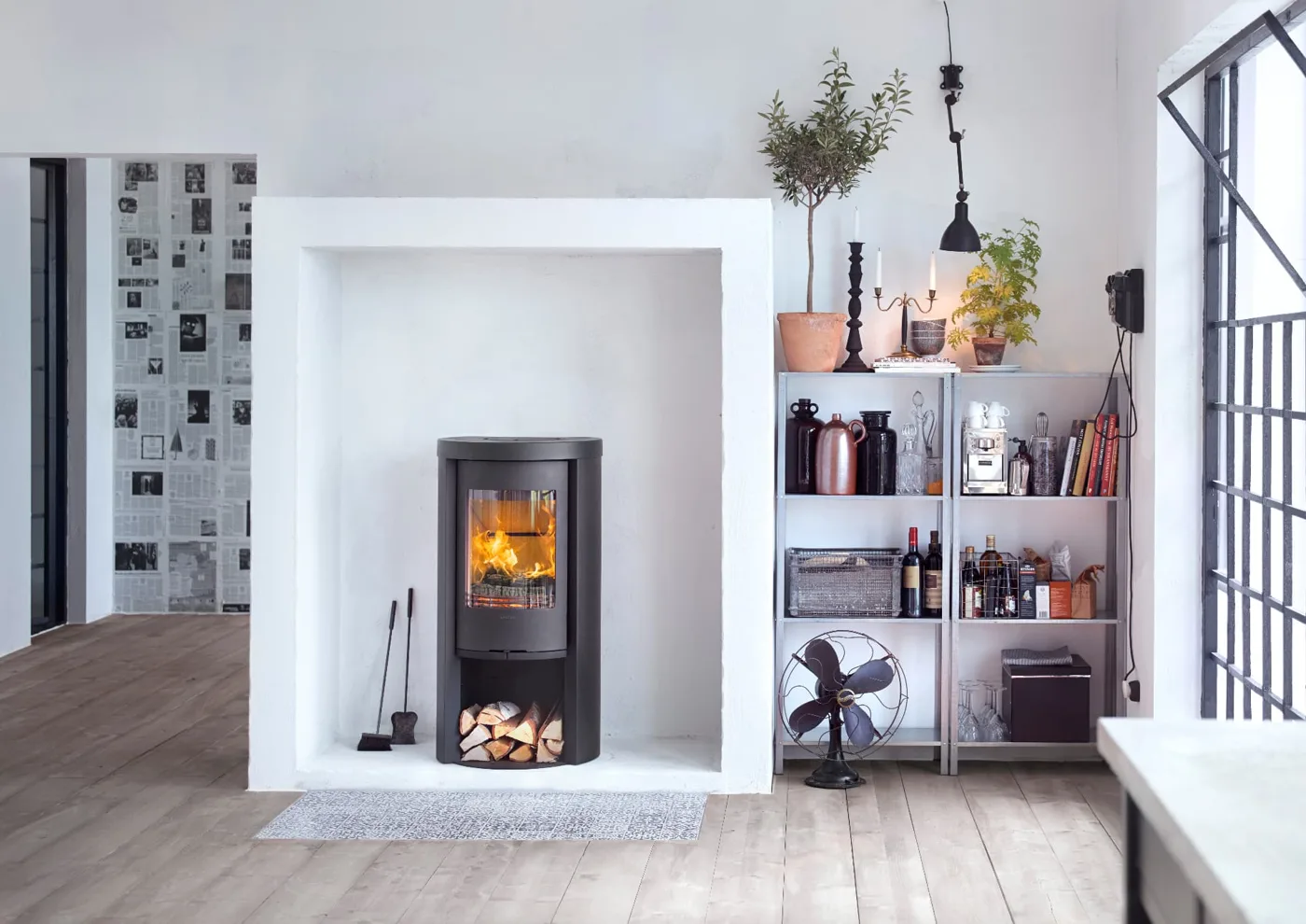 Contura 520 Style – kamin na drva u dnevnom boravku